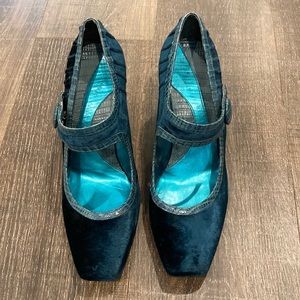 Gianni Bini teal velvet and leather Mary Janes size 9.5